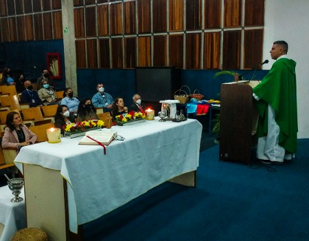 El Padre Joel Escalante ofició la misa de acción de gracias